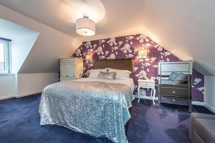 Room 3 of 32
