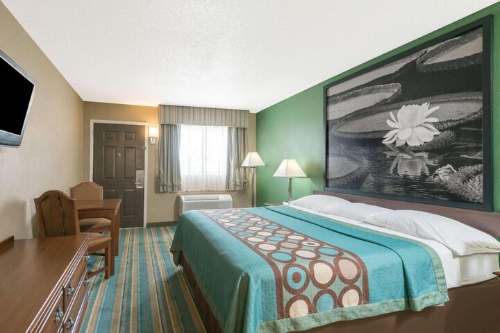 2 Queen Beds (7 of 10)