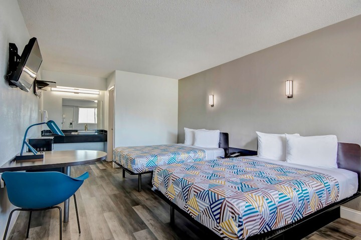 2 Double Beds (3 of 20)