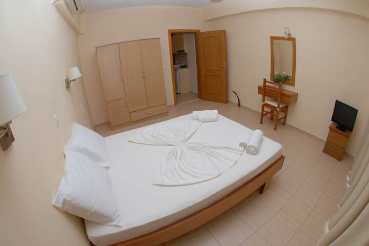 Room 5 of 35