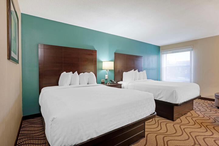 2 Queen Beds Pet Friendly Room, Microwave and Refrigerator Full Breakfast (14 of 14)