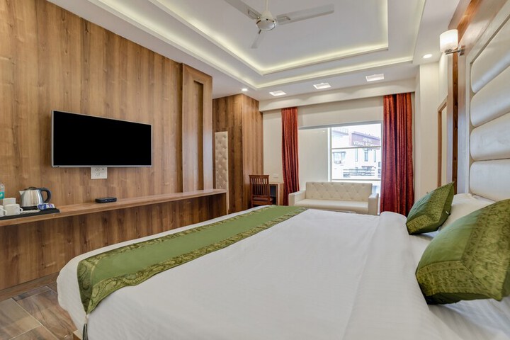 Room 25 of 40