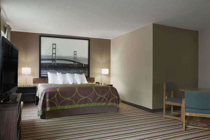 1 King Bed (5 of 16)