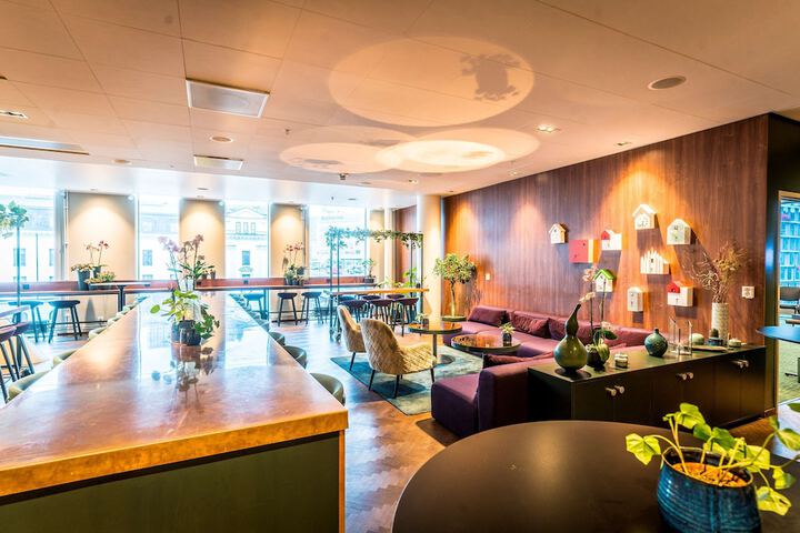 Entrance & Lobby