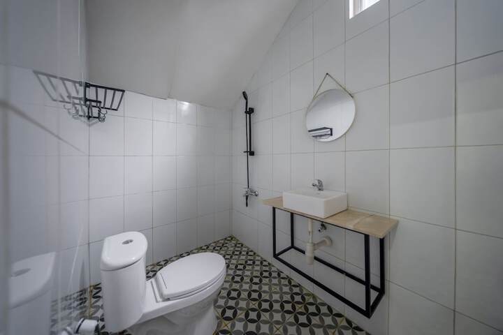 Room 12 of 16