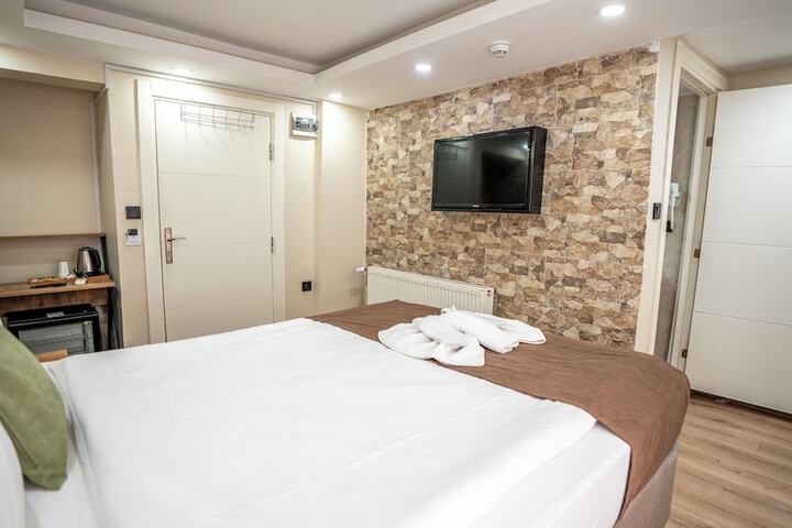 Room 46 of 86