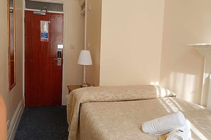 Room 105 of 283