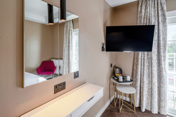 Room 40 of 78