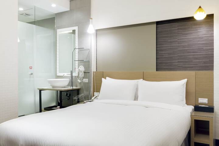 Room 6 of 40