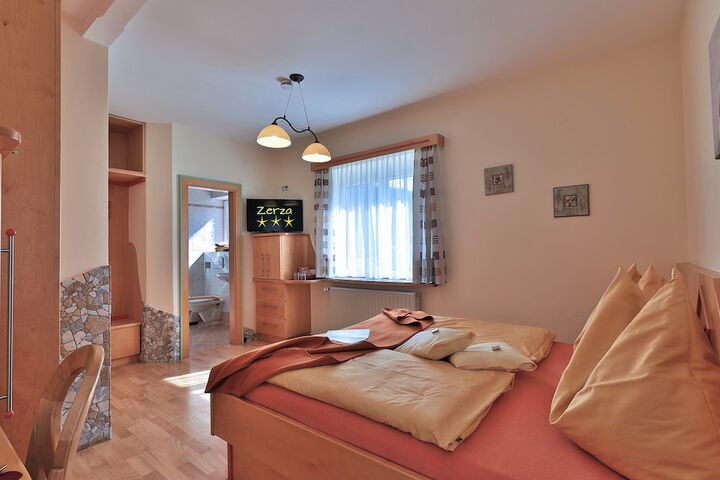 Room 2 of 87