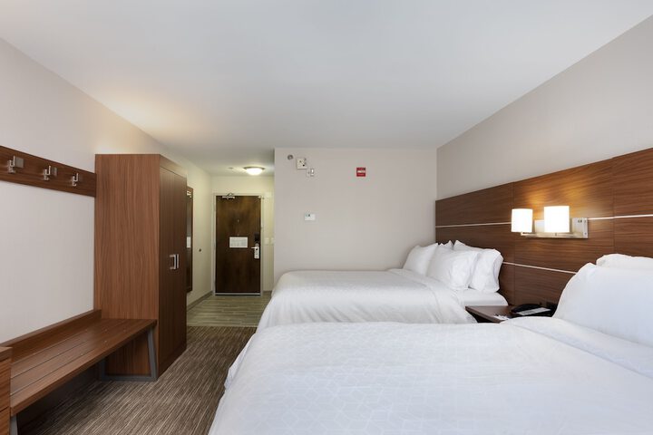 1 King Bed (4 of 11)