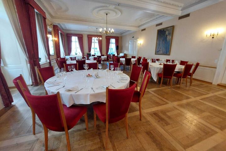 Dining 47 of 70