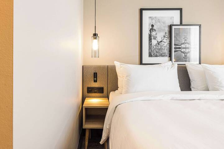Room 32 of 108
