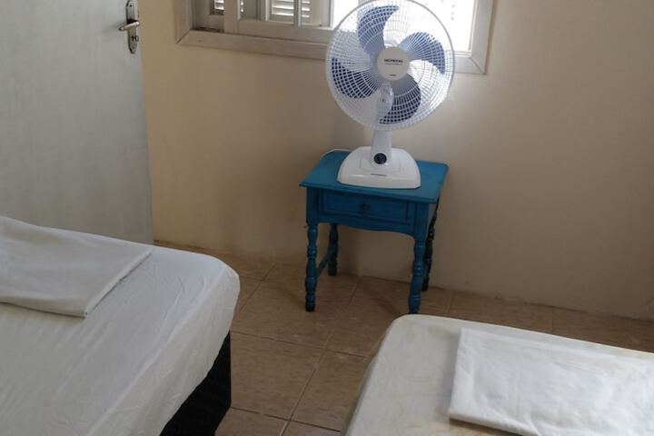 Room 5 of 9