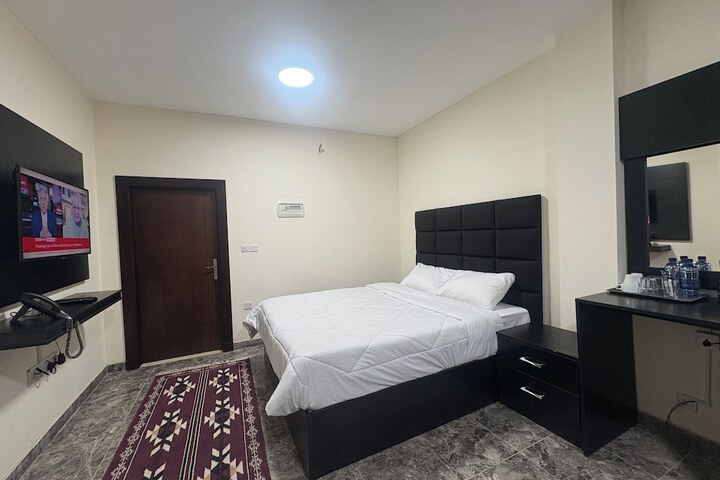 Room 16 of 34