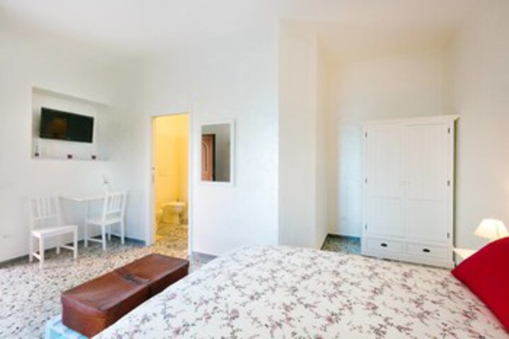 Room 9 of 15