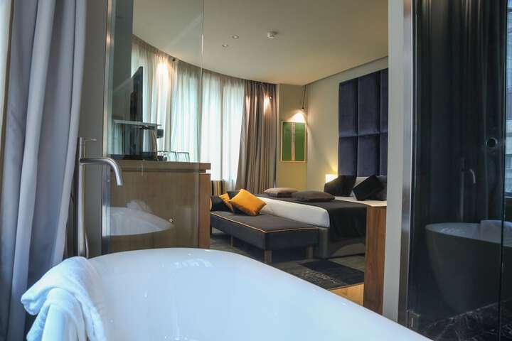 Room 10 of 73