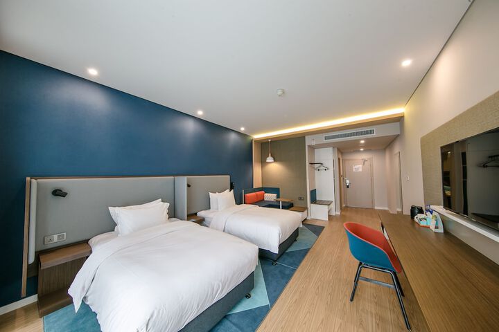 Room 9 of 60