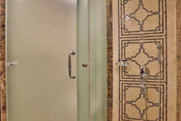 Room 46 of 97