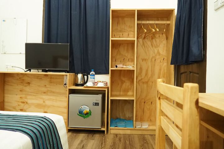 Room 18 of 33