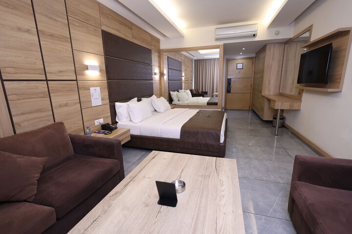 Room 66 of 105
