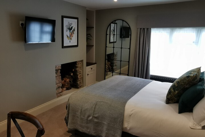 Room 6 of 33