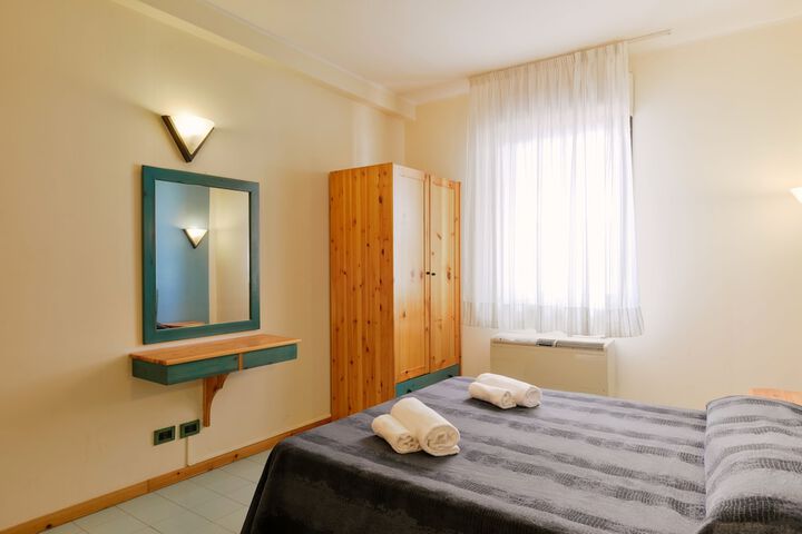 Room 12 of 114