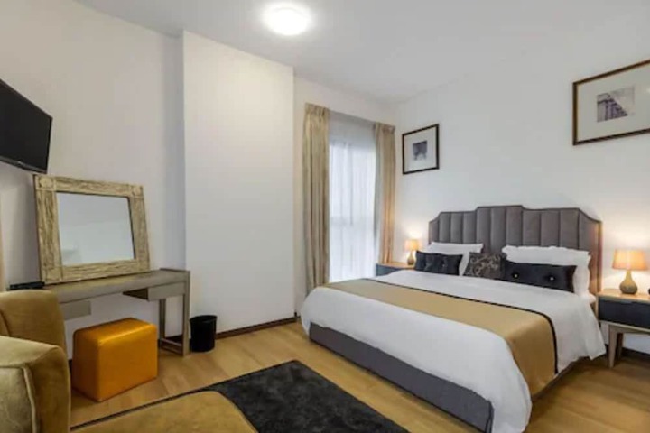 Room 34 of 110
