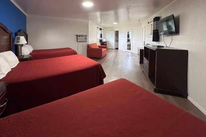 Room 19 of 40