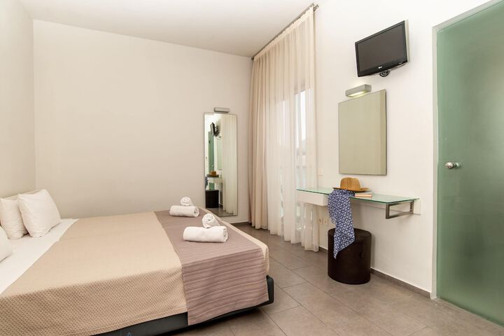 Room 33 of 91