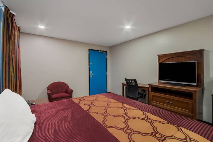 1 King Bed (15 of 19)
