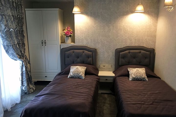 Room 9 of 44
