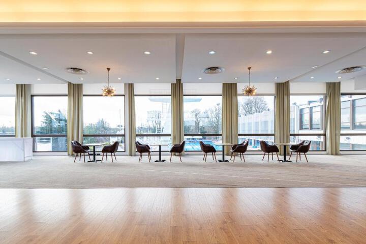 Ballroom/Hall 12 of 23