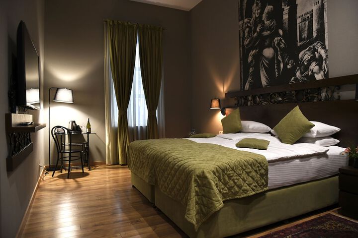 Room 3 of 35