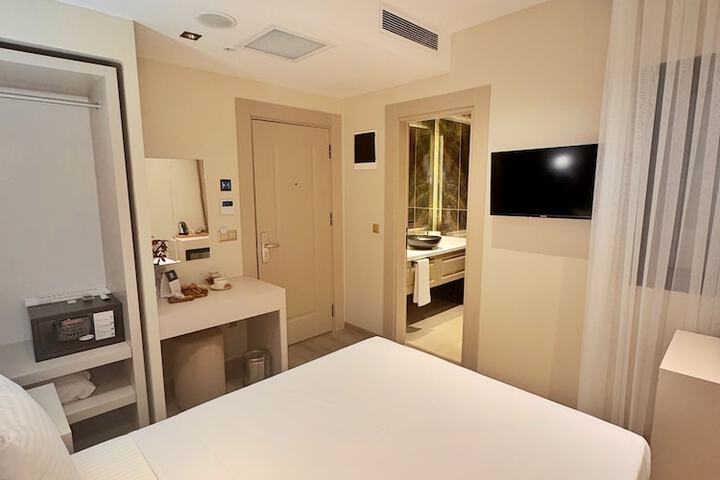 Room 15 of 137