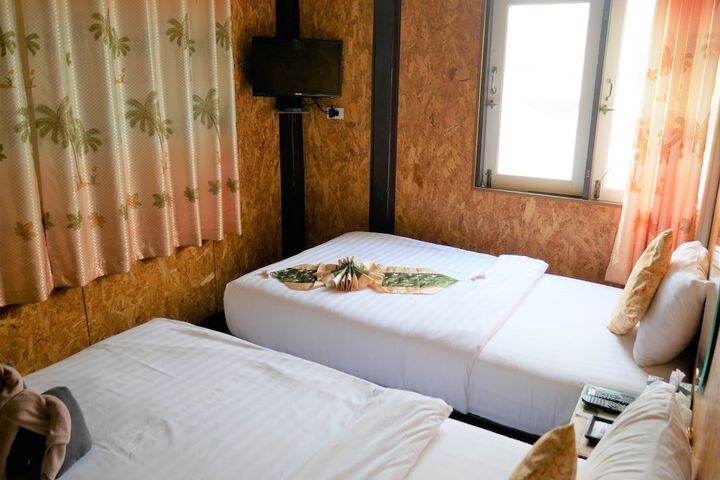 Room 4 of 47