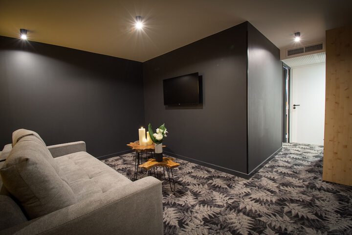 Room 27 of 61