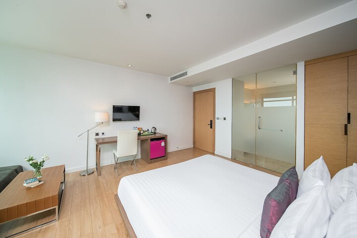 Room 25 of 74