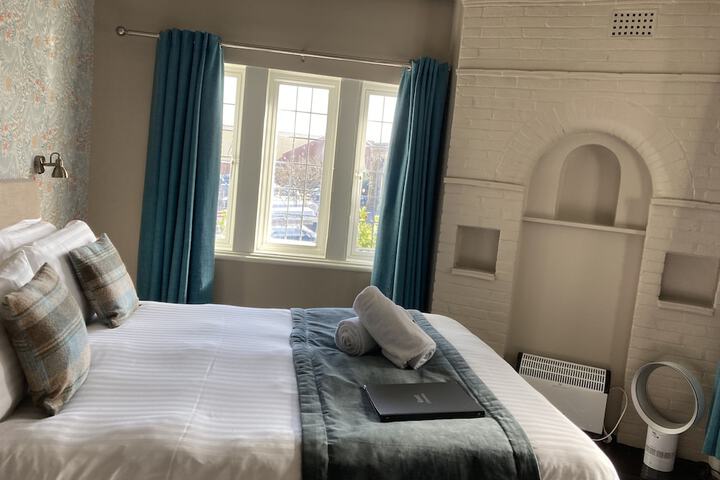 Room 16 of 33