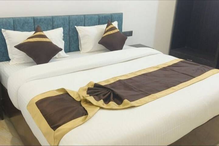 Room 3 of 8