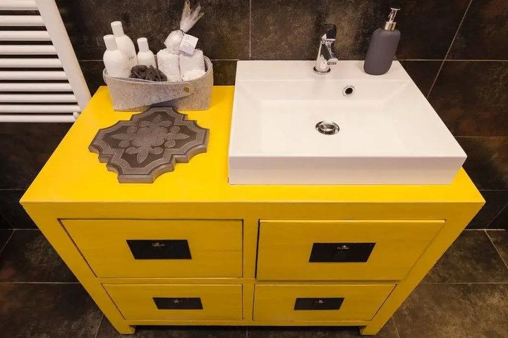 Room 9 of 13