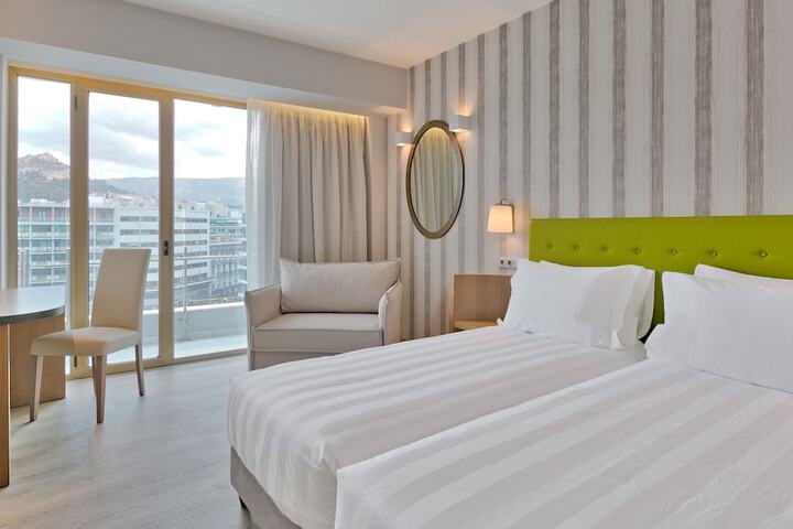 Room 32 of 87