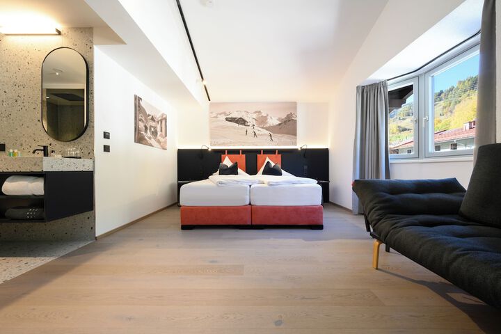 Room 11 of 24