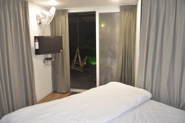 Room 9 of 28