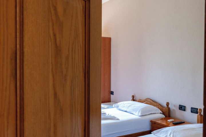 Room 52 of 178