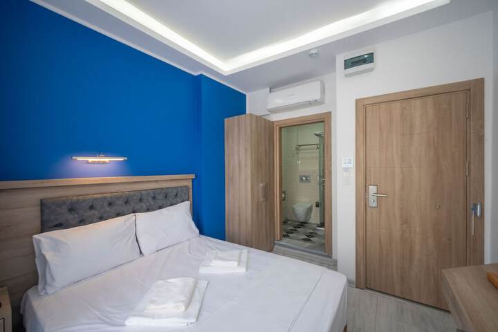Room 4 of 22