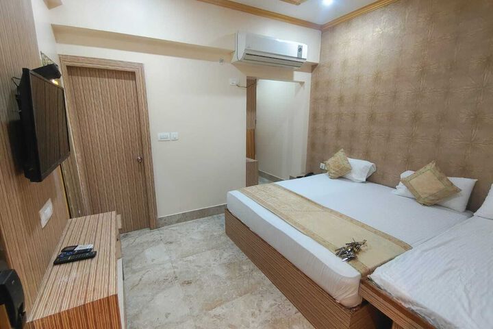 Room 2 of 8