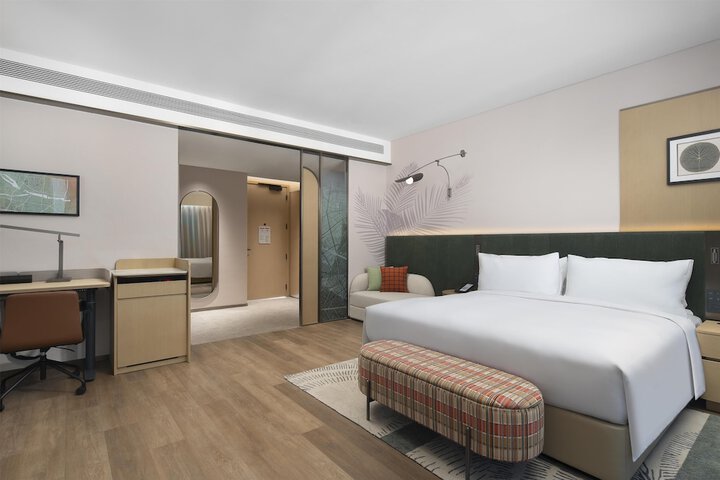 Room 15 of 38