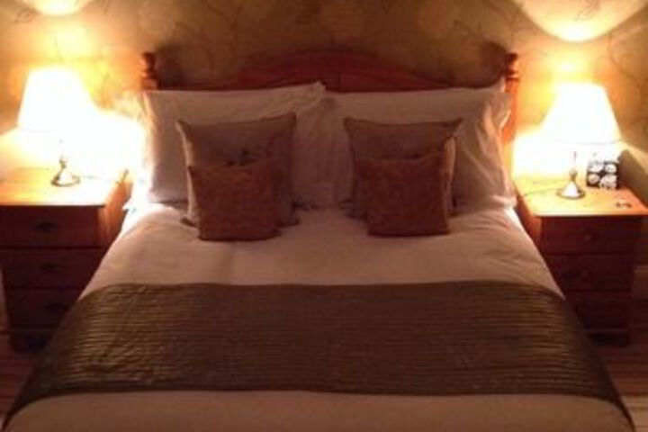 Room 6 of 17