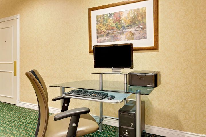 Business Center 26 of 27